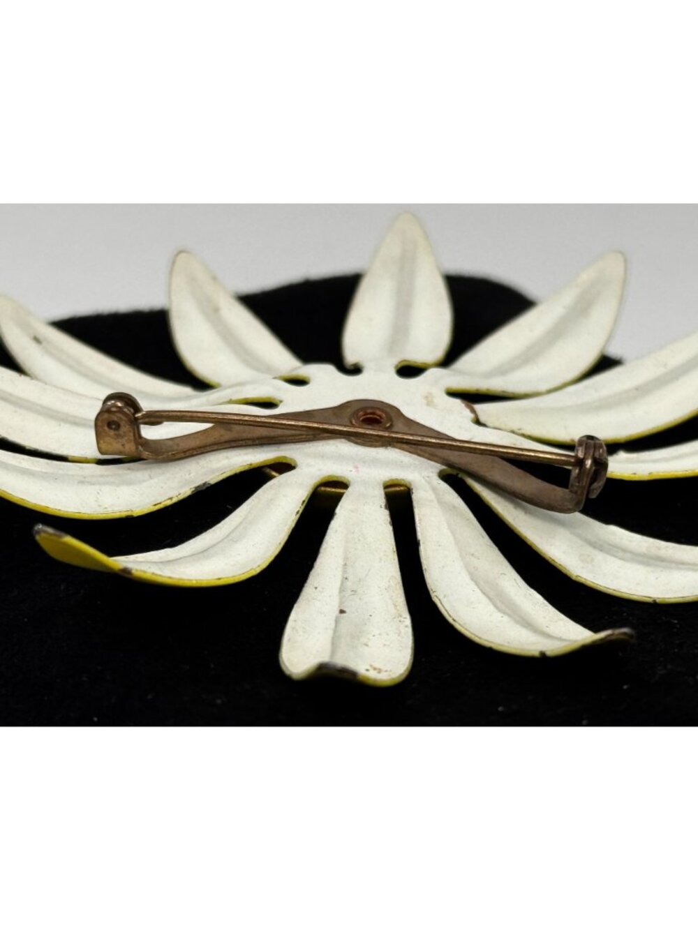 Vintage 1960s Yellow Enamel Daisy Flower Brooch Large Mod Statement Pin - Picture 6 of 8
